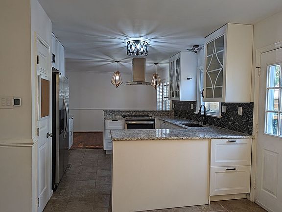 5th image of 2344 Thousand Oaks Dr