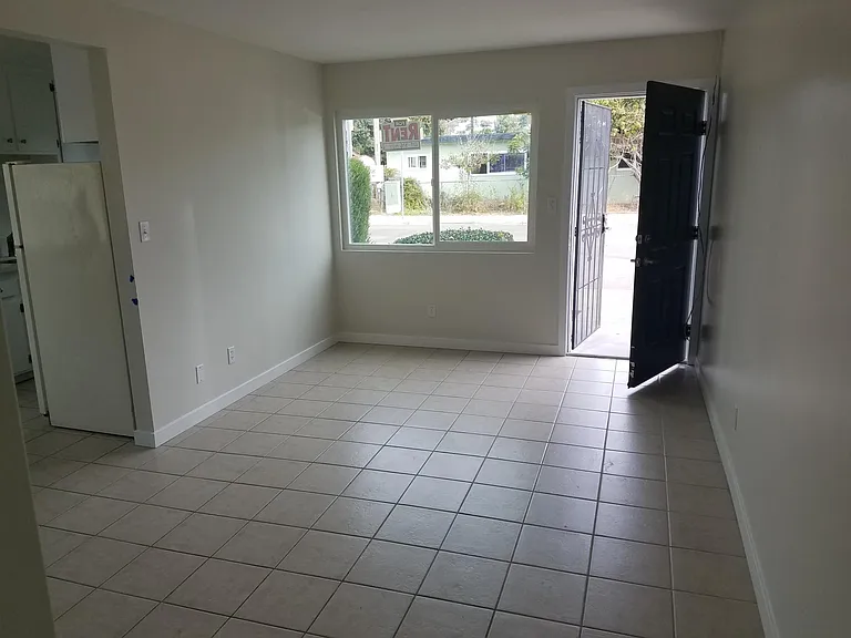 292 Elkwood Ave #C — Photo 4