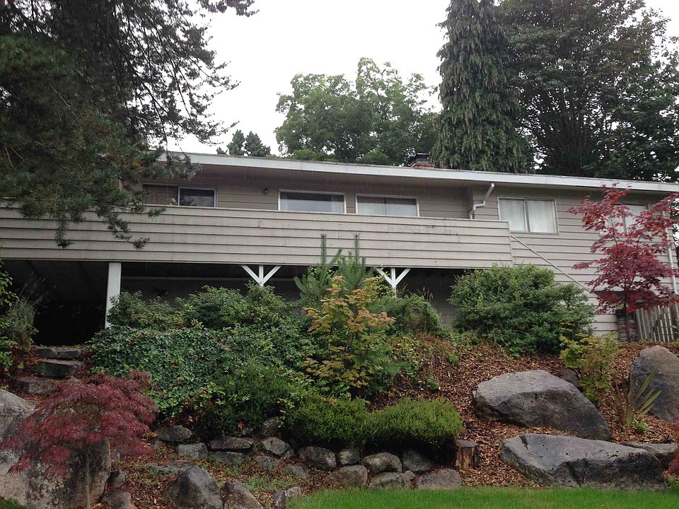 2nd image of 3922 NE 100th St