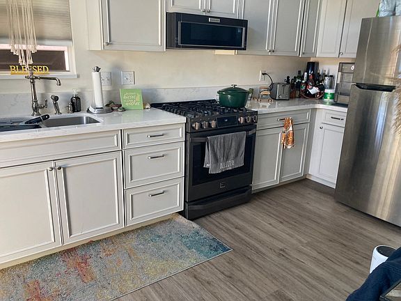 3rd image of 26010 Regent Ave