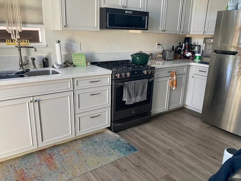 26010 Regent Ave — Photo 3