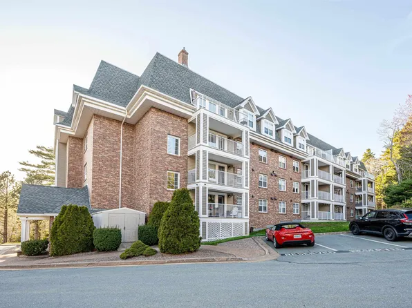211 Hammonds Plains Rd #107, Halifax, NS B4A 4E1