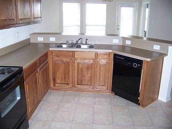 5th image of 1410 Reiger Dr
