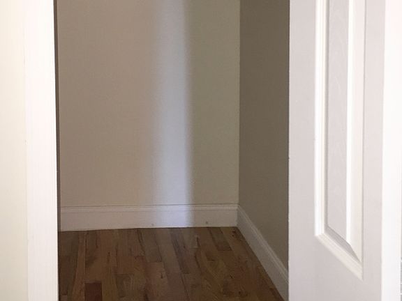 3rd image of 1495 St Nicholas Ave Frnt 2
