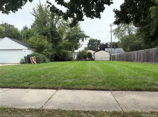 22404 Maxine St, Saint Clair Shores, MI 48080