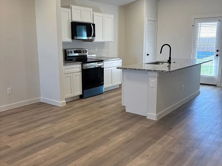 2132 Langford Ave — Photo 2