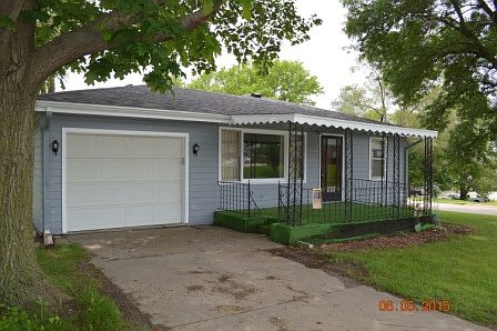 1st image of 985 Park Street