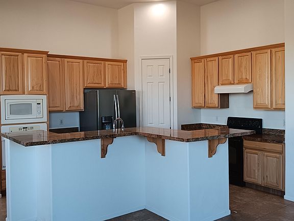 4th image of 1036 N Dry Rock Pl