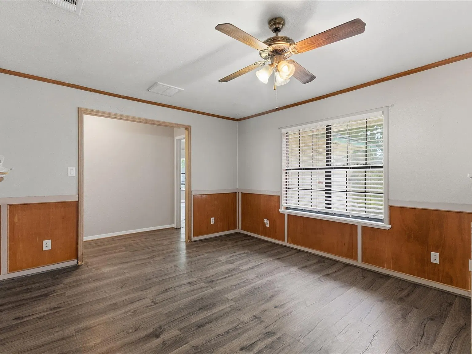 4 bed, 3.0 bath, 2420 sqft, $2,300 — Photo 4
