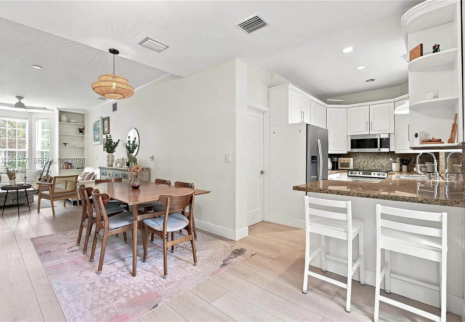 3 bed, 2.5 bath, 1640 sqft, $8,950 — Photo 4