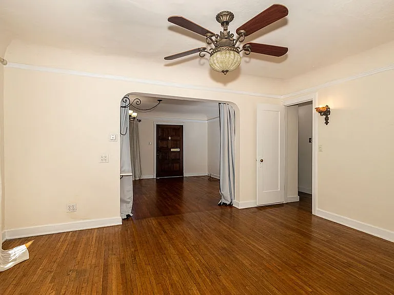 812 N June St — Photo 5