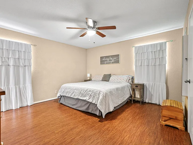 713 Patricia Dr — Photo 6