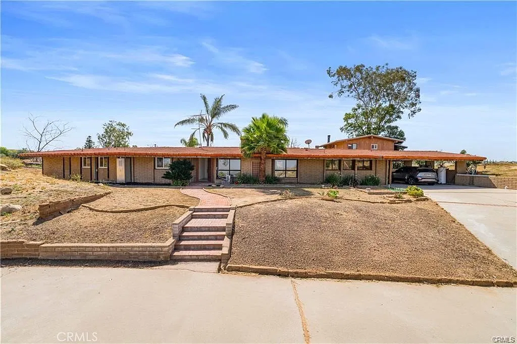 2 bed, 1917 sqft, $2,800 — Photo 1