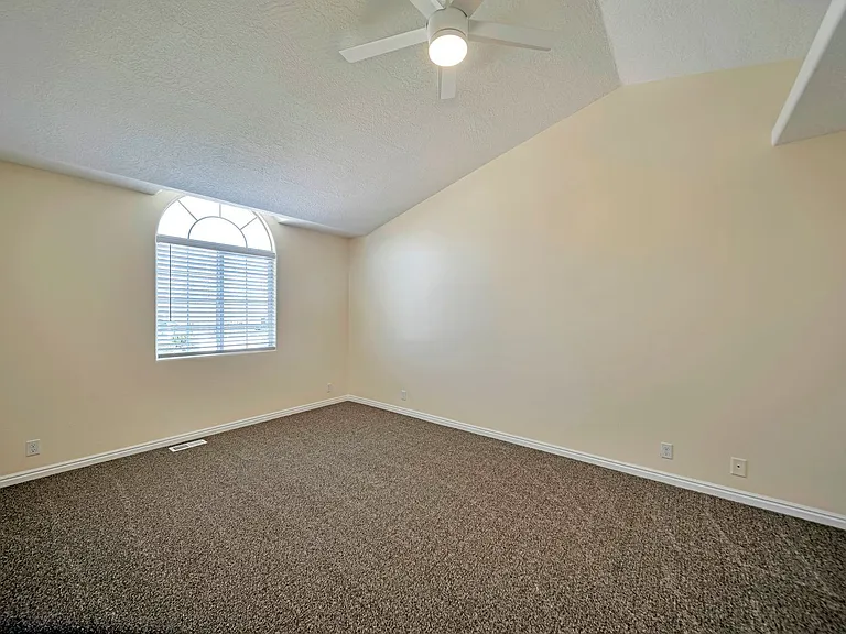 2255 W Red Robin Rd — Photo 18
