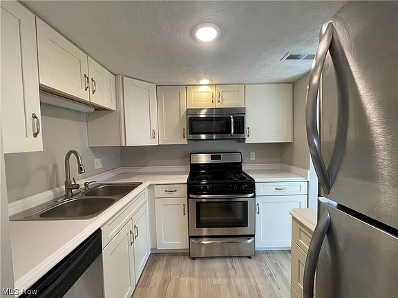 4th image of 1651 Mentor Ave APT 1508