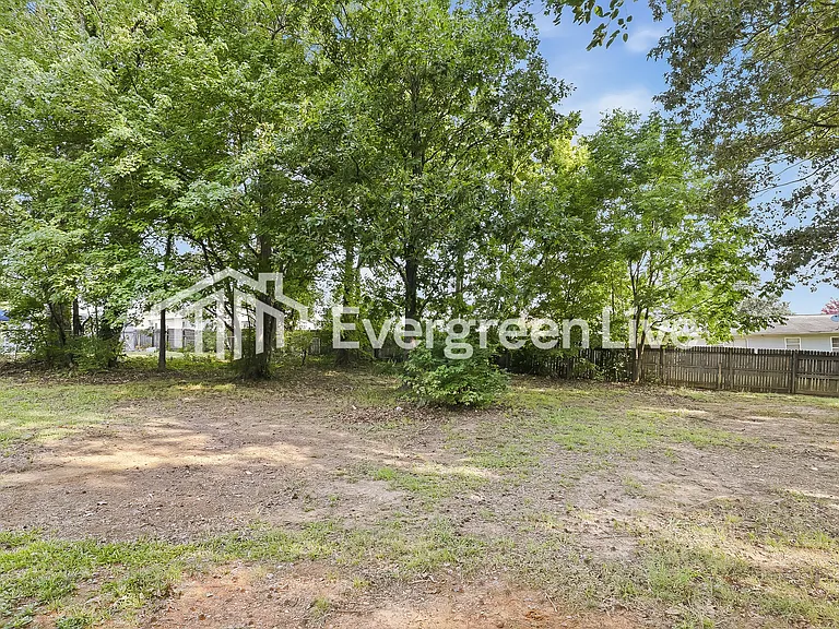 1513 Cedrow Dr — Photo 10