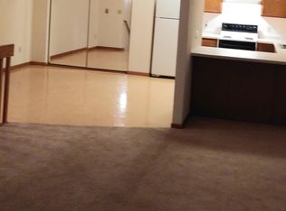 130 W Oak Leaf Dr UNIT 17, Oak Creek, WI 53154