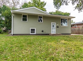 69 Meadowlark Dr, Decatur, IL 62526