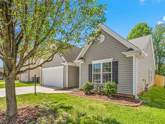 3rd image of 1525 Hamilton Hills Dr