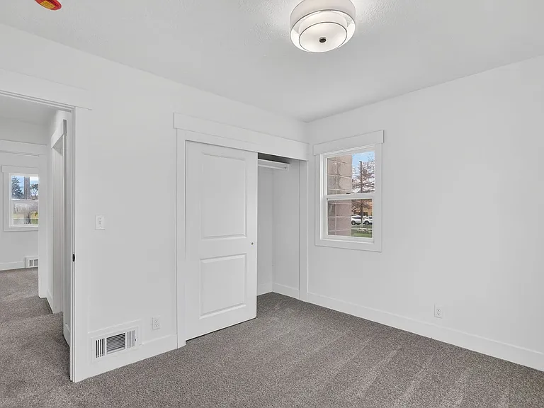 367 McCormack St — Photo 11