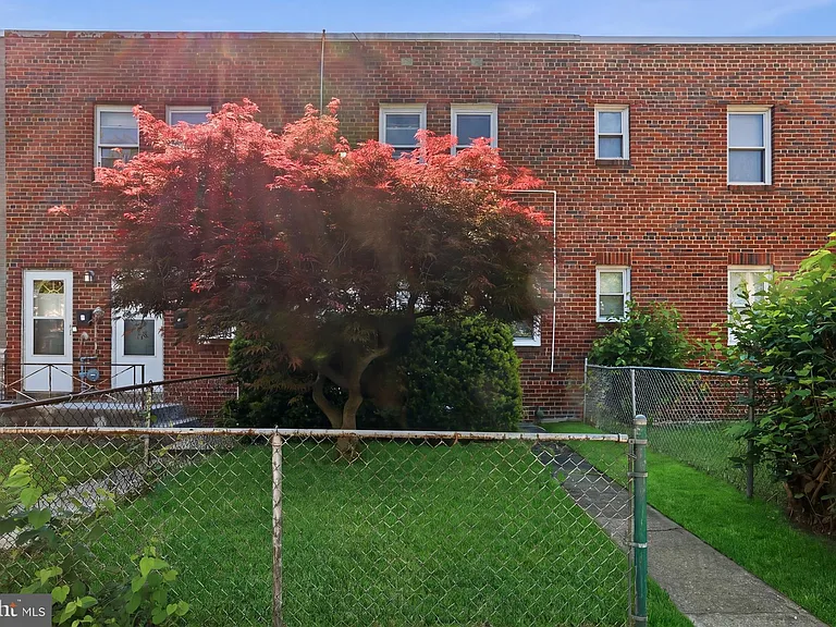 1701 Montello Ave NE #B — Photo 1
