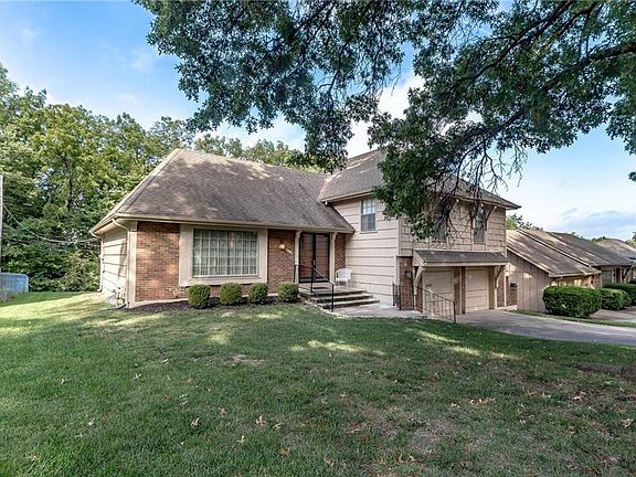 3rd image of 10632 Bridlespur Dr