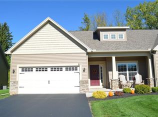 22 Golden Oaks Way, Rochester, NY 14624