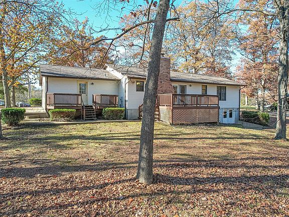 3rd image of 898 Wood Lane Dr