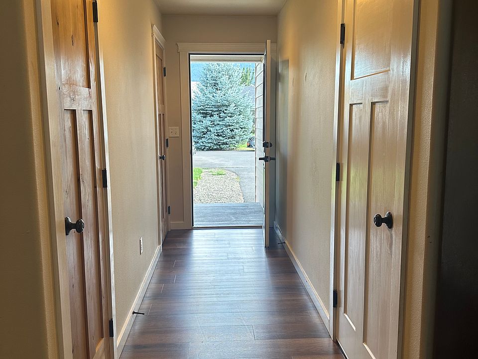 Entry way with garage entrance
