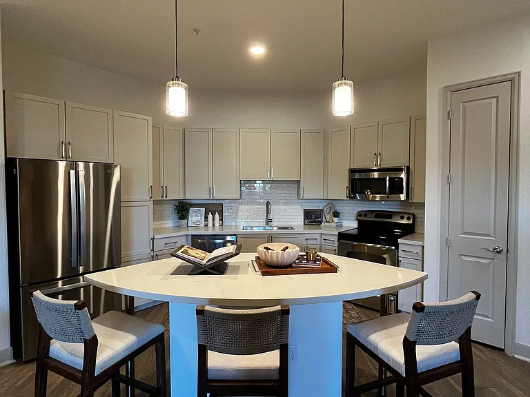 Kirby Dr — Photo 1
