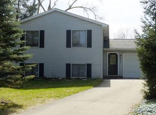 6228 Columbia St, Haslett, MI 48840