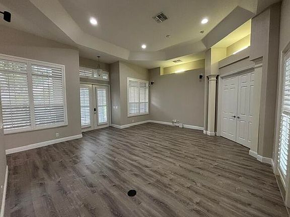 3rd image of 551 NW SHARPE Street