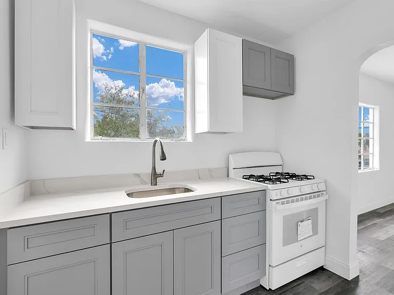 820 N Dixie Hwy #4 — Photo 15