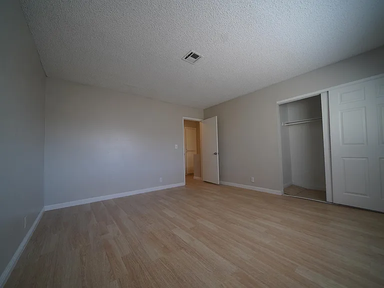 5282 S Maryland Pkwy #C — Photo 6