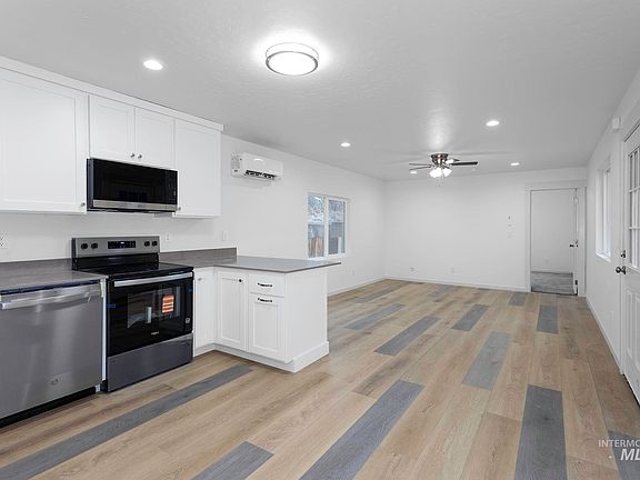 3rd image of 450 W Greenleaf St