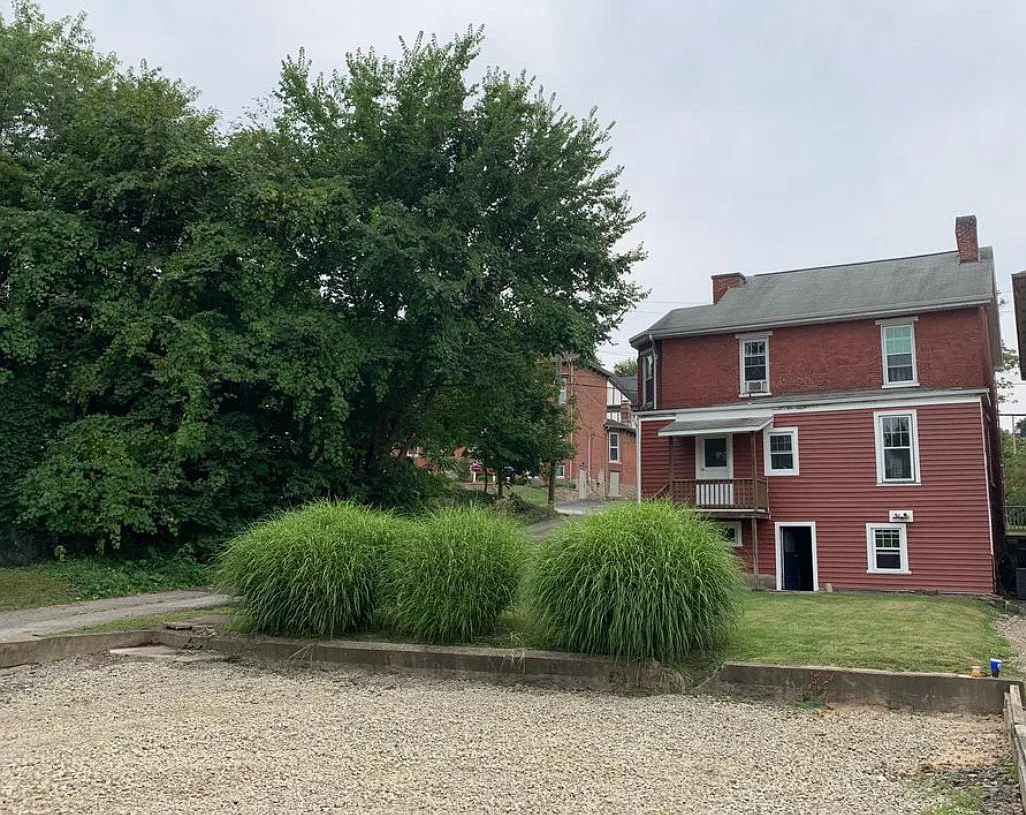 11 Westminster Ave — Photo 3