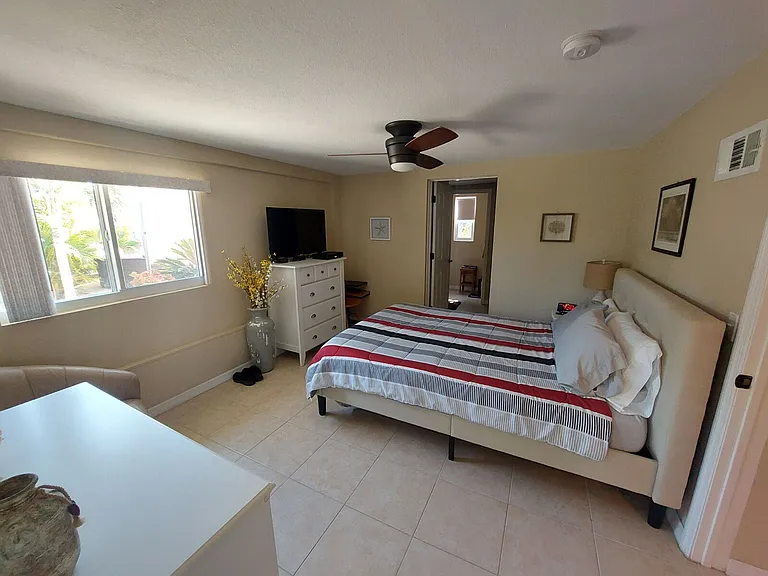 1541 Crest Dr — Photo 9
