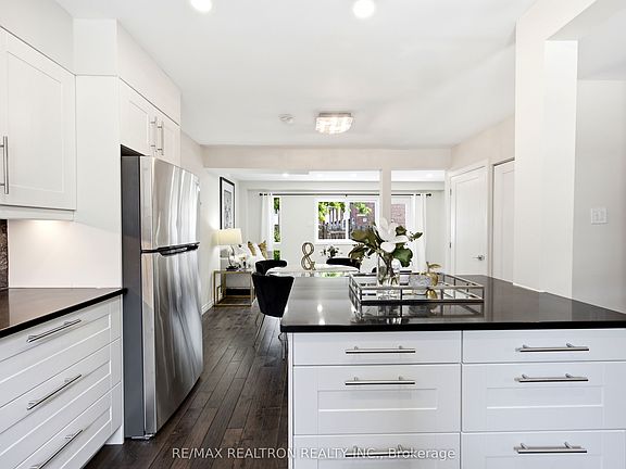 3rd image of 69 Godstone Rd Unit 118