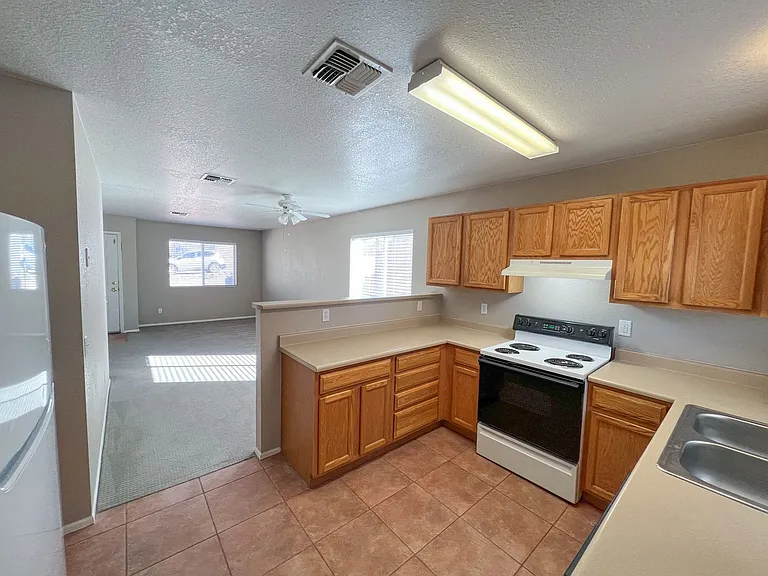 4203 E Commercial Way #B — Photo 2