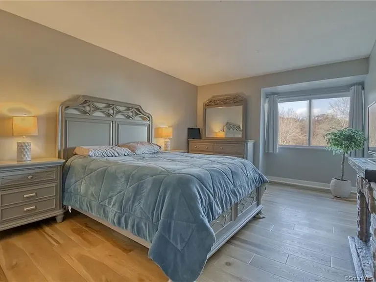 43 Brookwood Dr — Photo 2