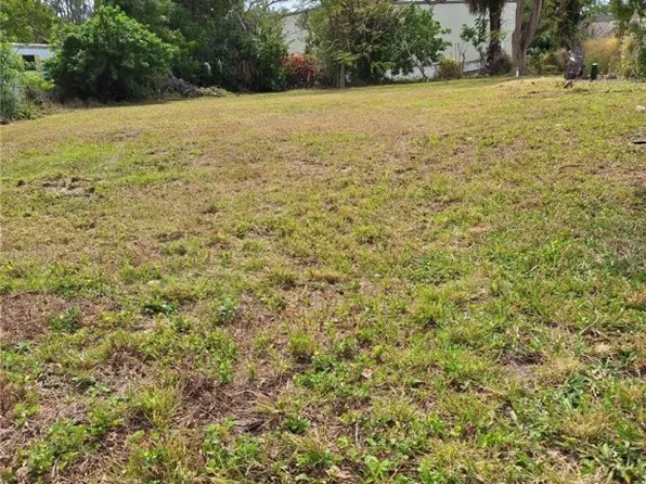2100 Flowers Dr, Fort Myers, FL 33907