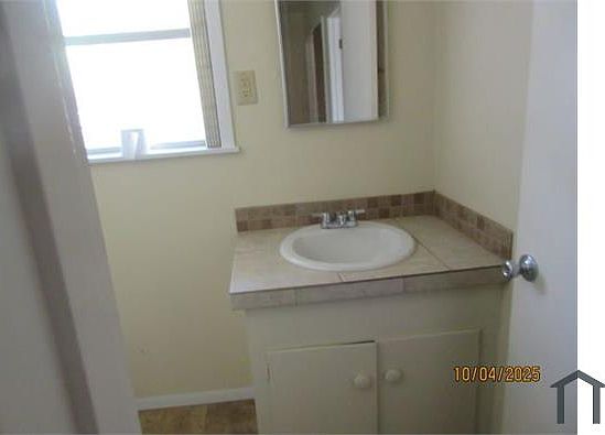4th image of 121 Wortham Dr