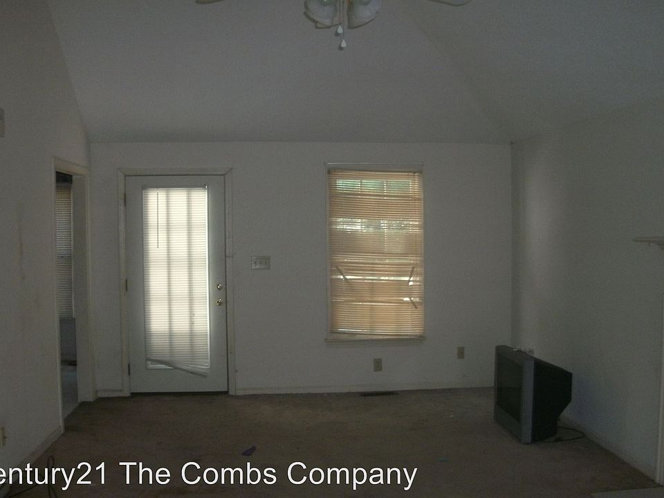 2nd image of 2500 Irene Ln