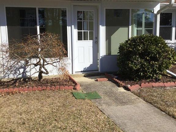 5th image of 647B Plymouth Dr