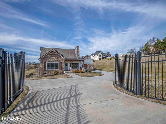 2nd image of 1562 Pullen Rd