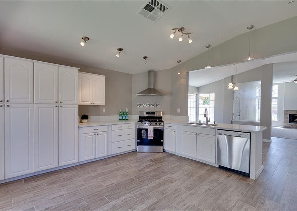 1st image of 9812 Cross Creek Way