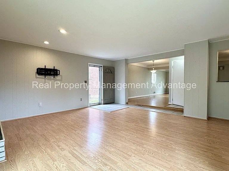 1304 S Wilson Ave — Photo 9
