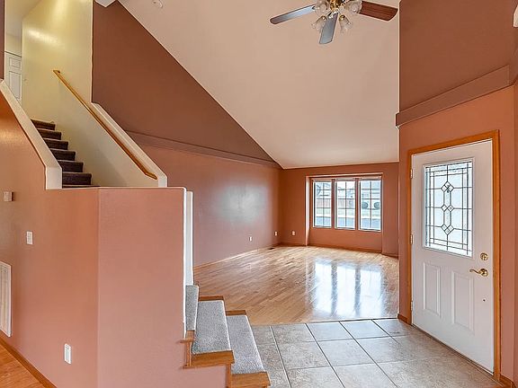 2nd image of 402 E Tanglewood Dr