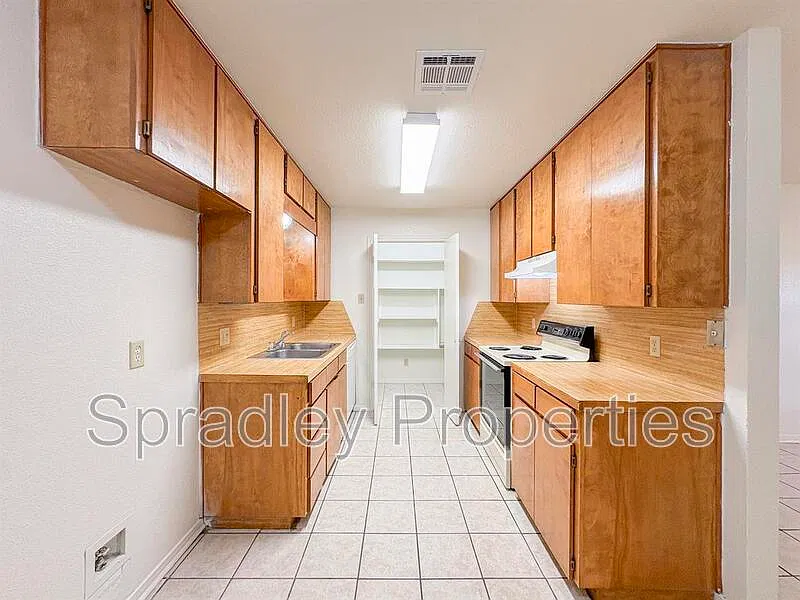 3 bed, 2.0 bath, 1170 sqft, $1,350 — Photo 4