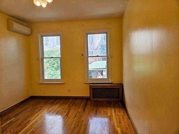 4th image of 2270 E 23rd St